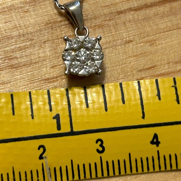 Cluster diamond necklace - Picture 9 of 9